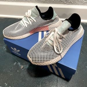 Adidas Deerupt Runner in size 11